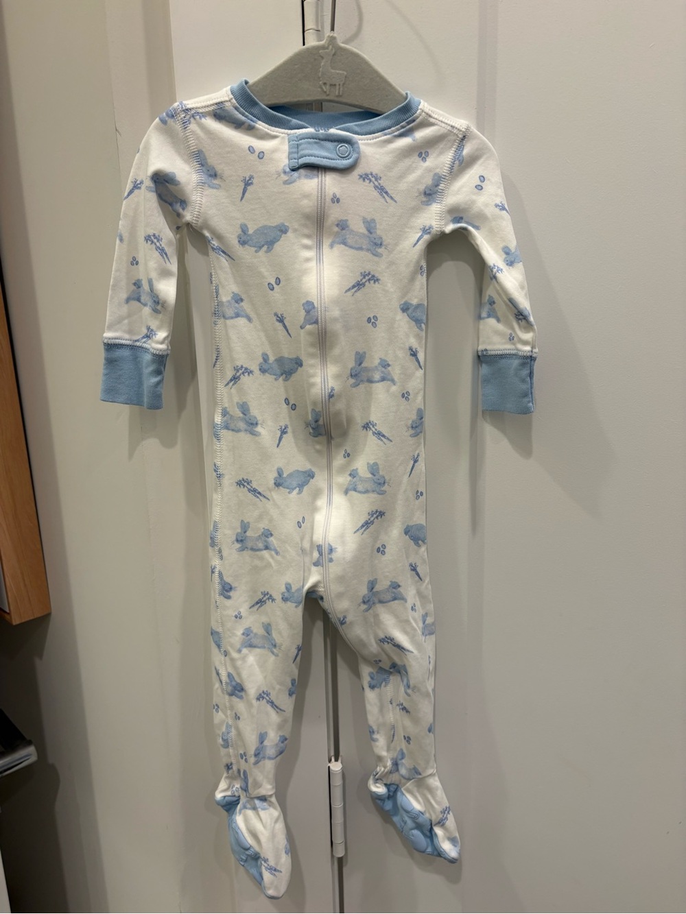The Beaufort Bonnet Company White and Light Blue Bunny Footed Pajamas
